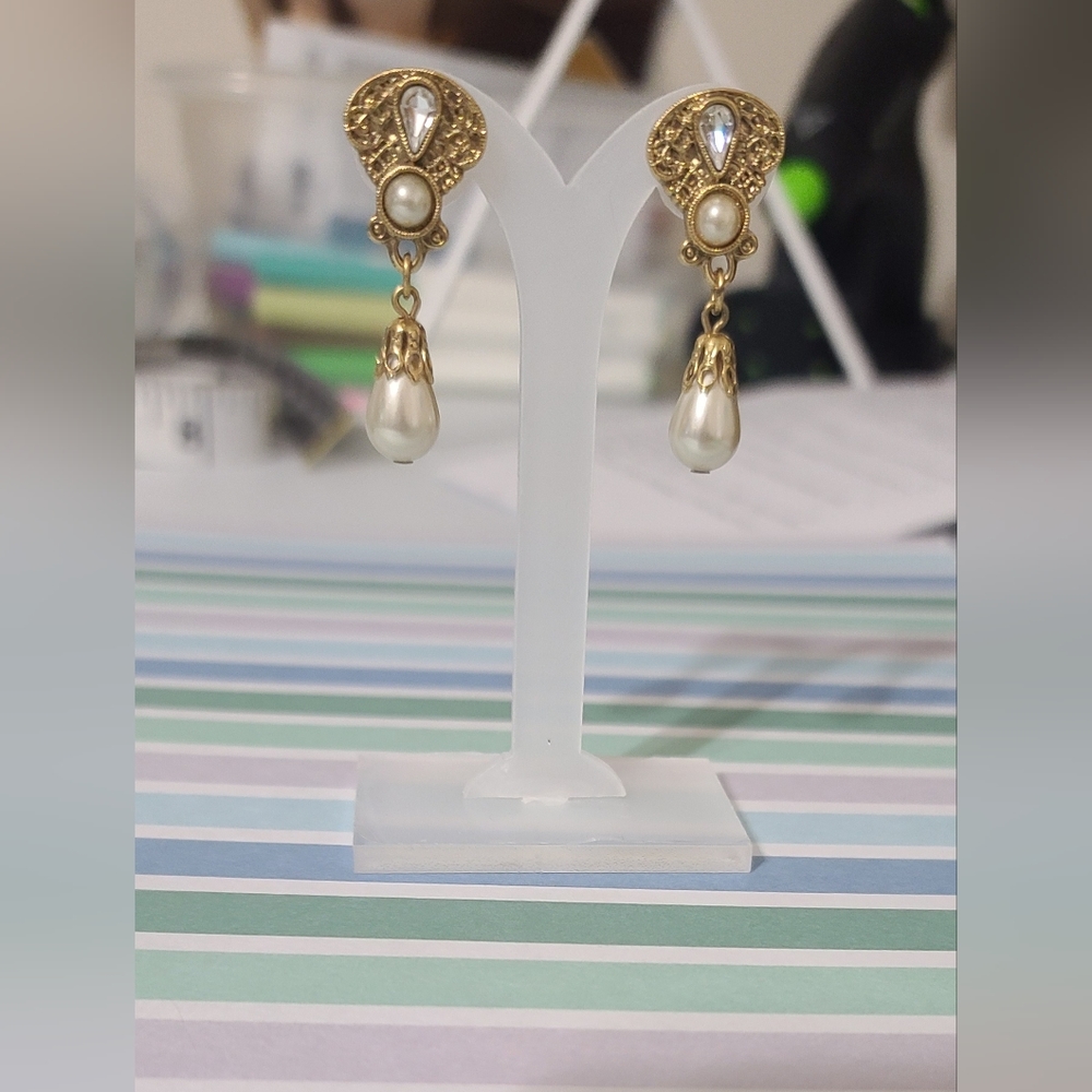 Goldtone Filagree,  Dangle Earrings With Clear Gem & Pearl. Pierced.